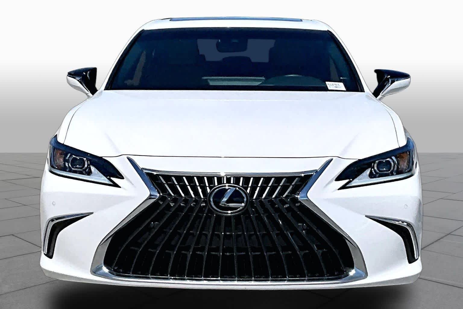 Used 2023 Eminent White Pearl Lexus  image 4