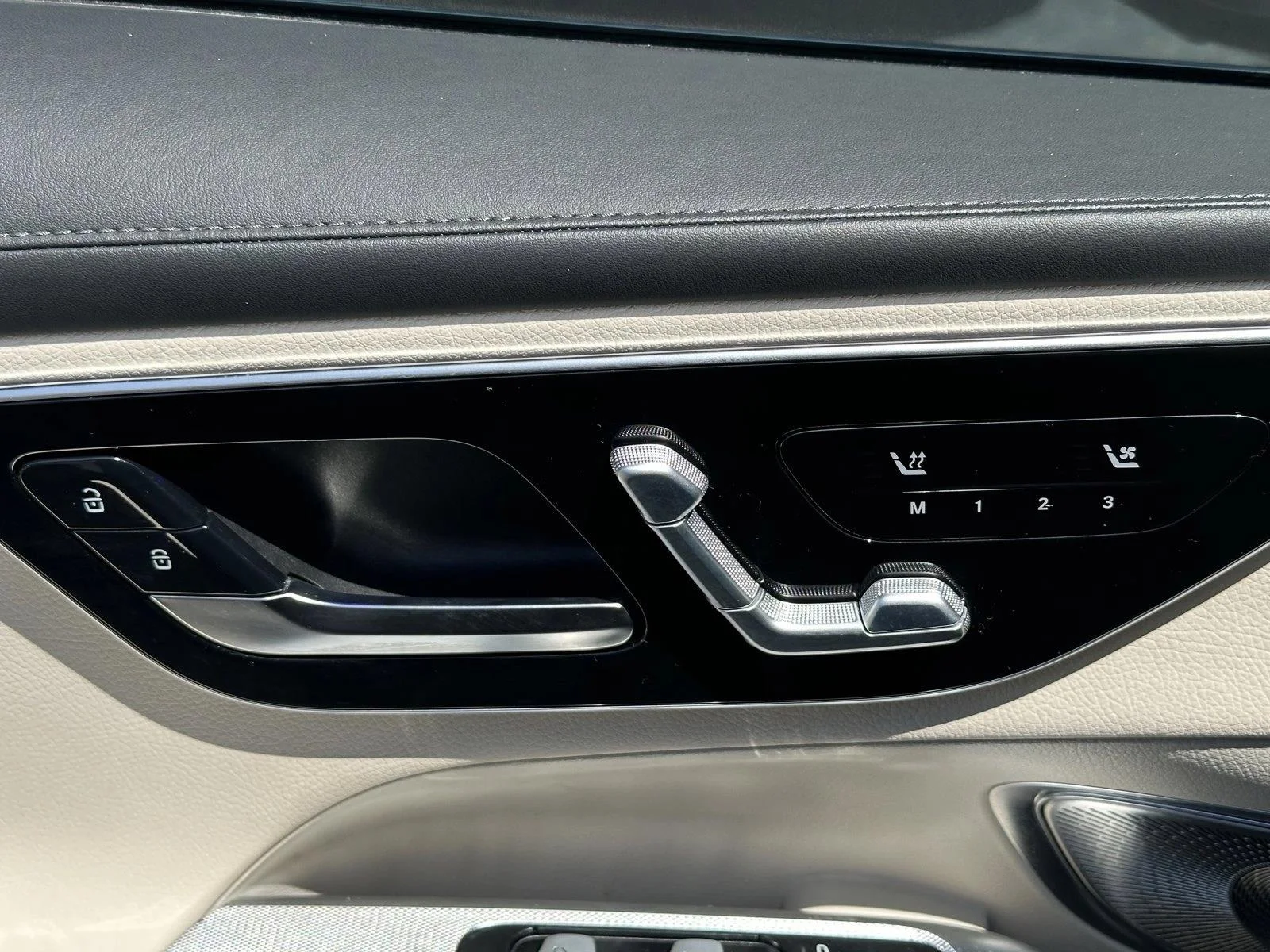 Used 2023 Polar White Mercedes-Benz GLC 300 image 16
