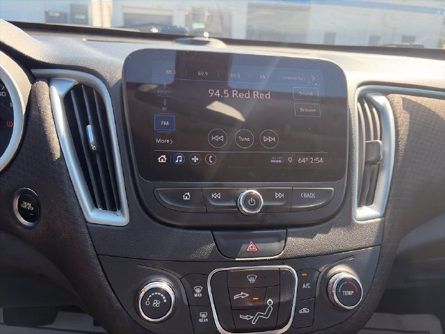 Used 2019 SUMMIT WHITE Chevrolet RS image 18