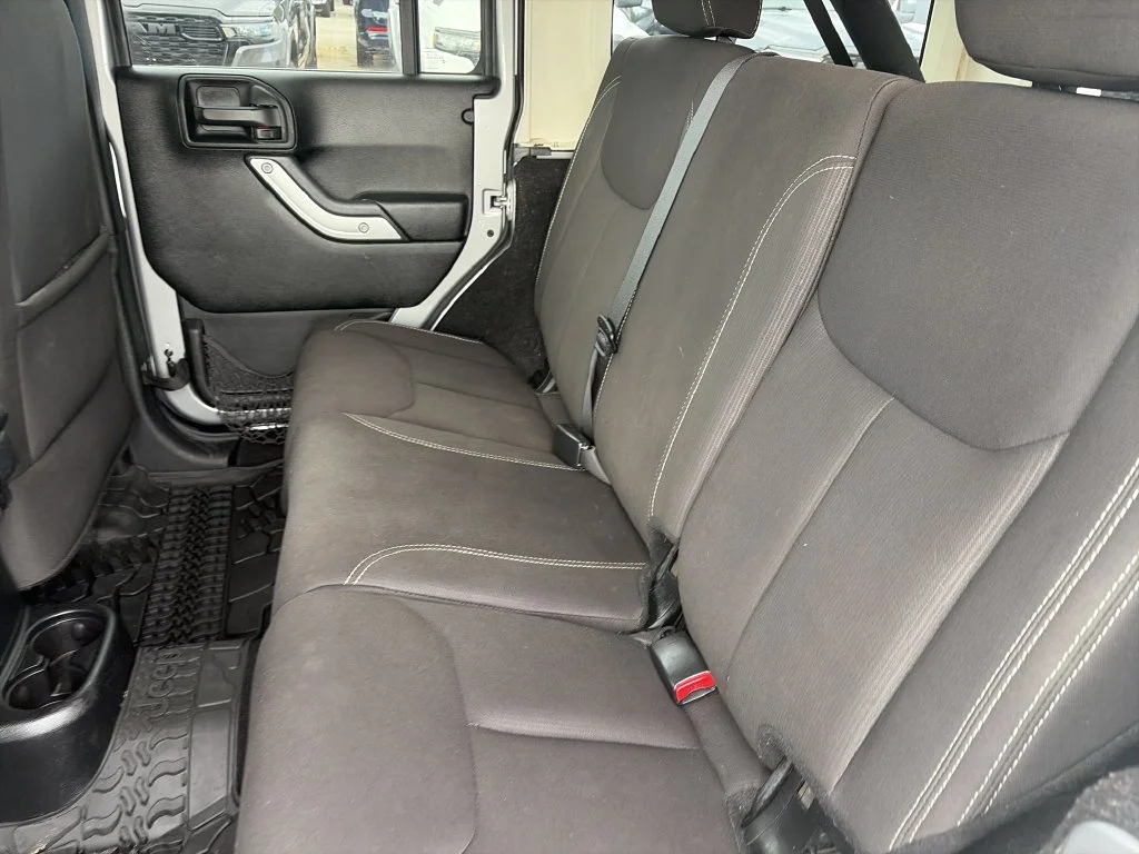Used 2017 Silver Jeep Unlimited Sahara image 26