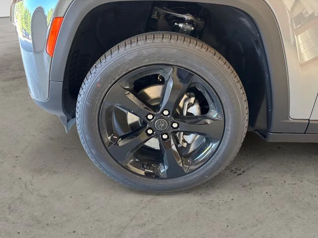 New 2027 Gray Jeep Limited image 15