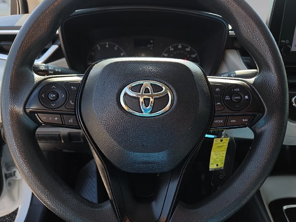 Used 2023 White Toyota LE image 19