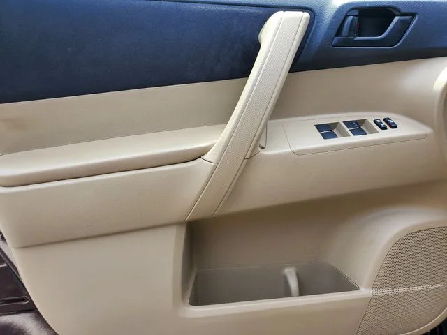 Used 2013 Red Toyota Base image 15