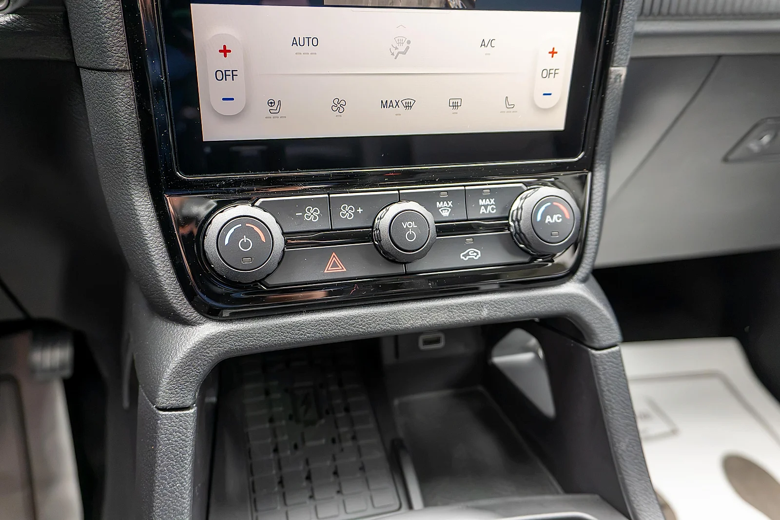 New 2026 Oxford White Ford Lariat® image 21