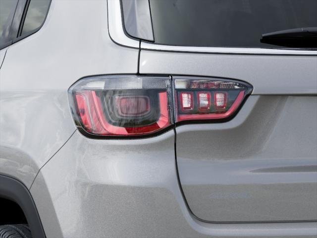 New 2026 Silver Zynith Metallic Clearcoat Jeep  image 5
