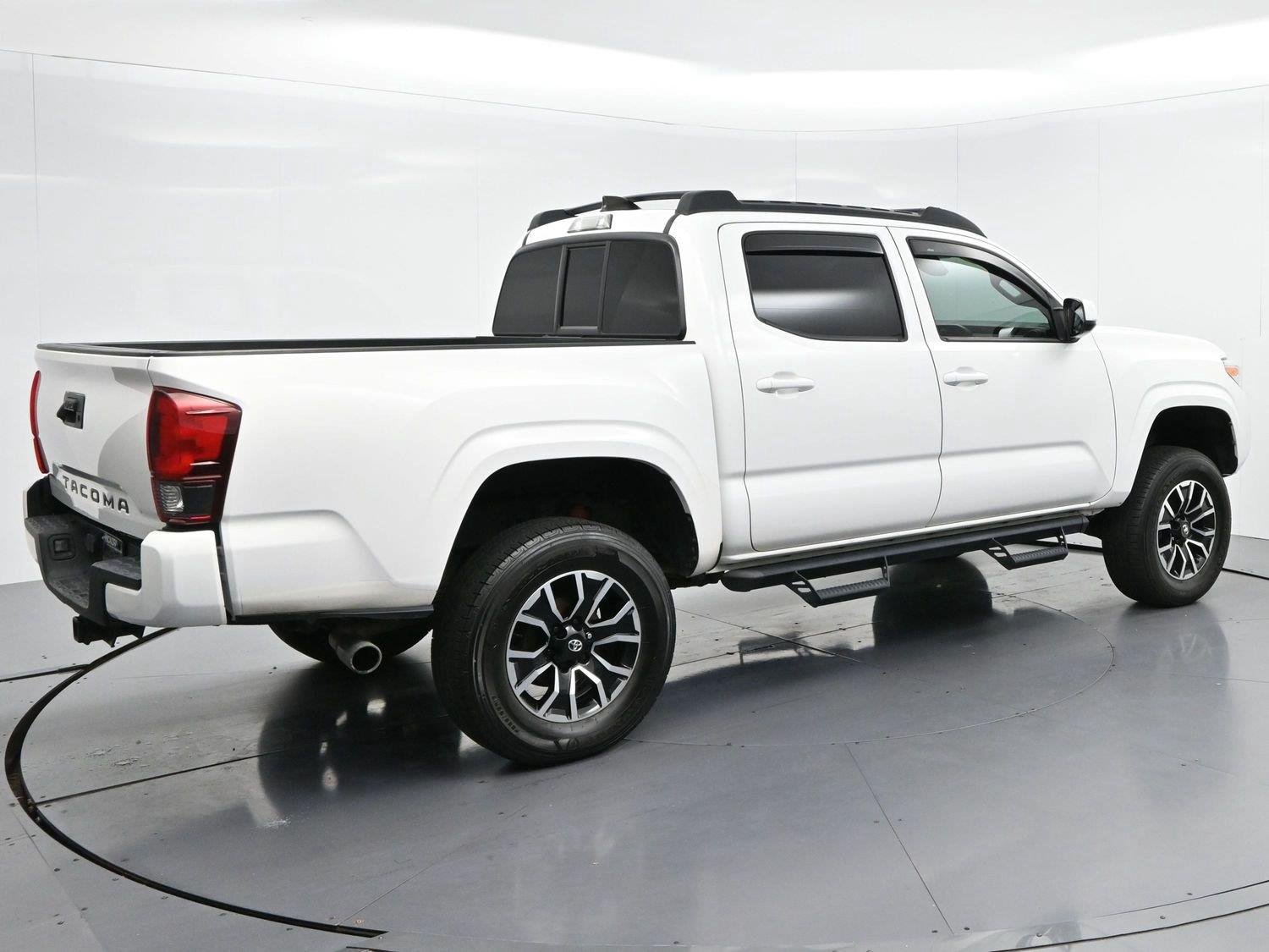 Used 2022 White Toyota SR V6 image 7