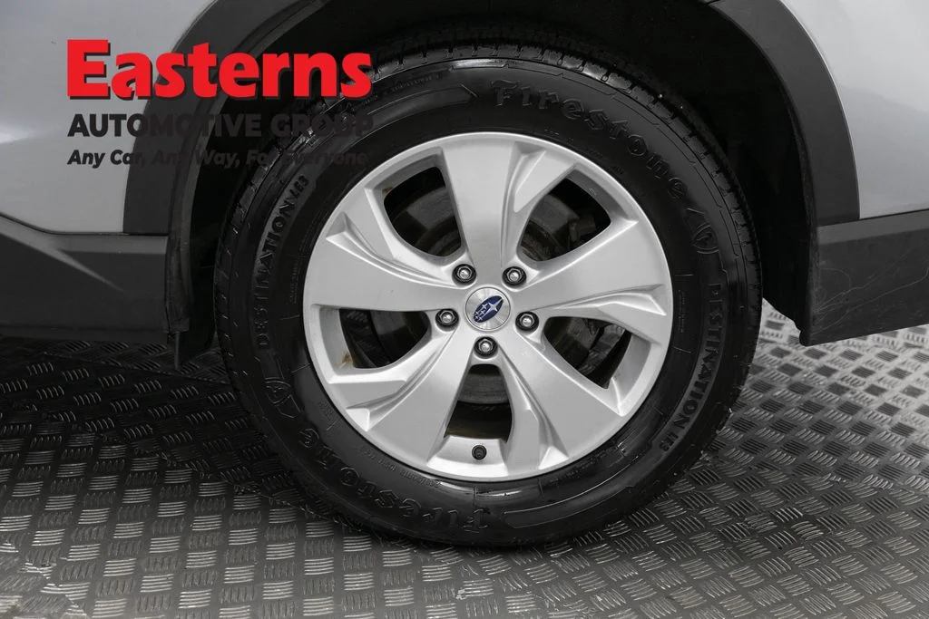 Used 2022 Silver Subaru Base image 31