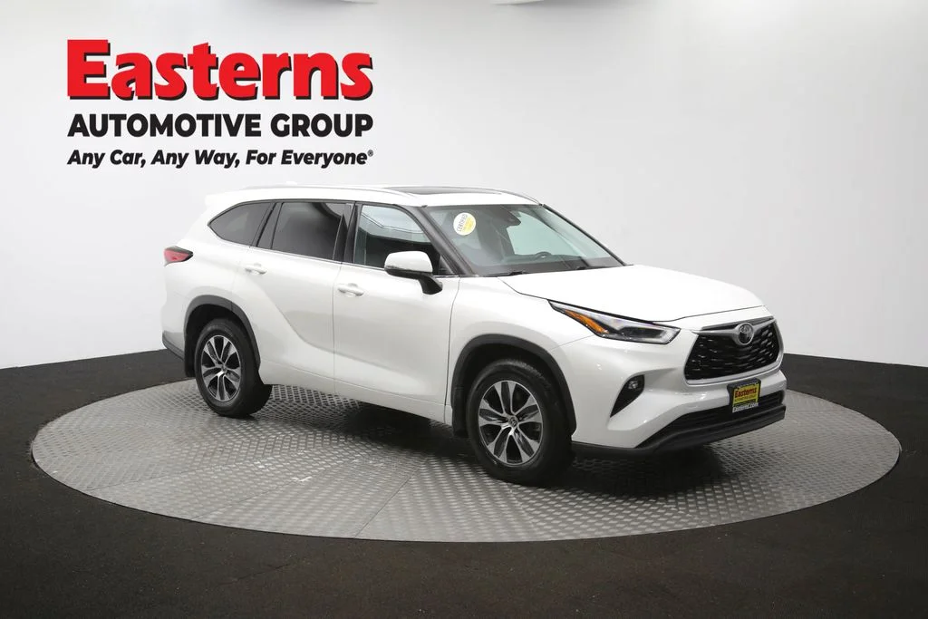 Used 2021 White Toyota XLE image 50