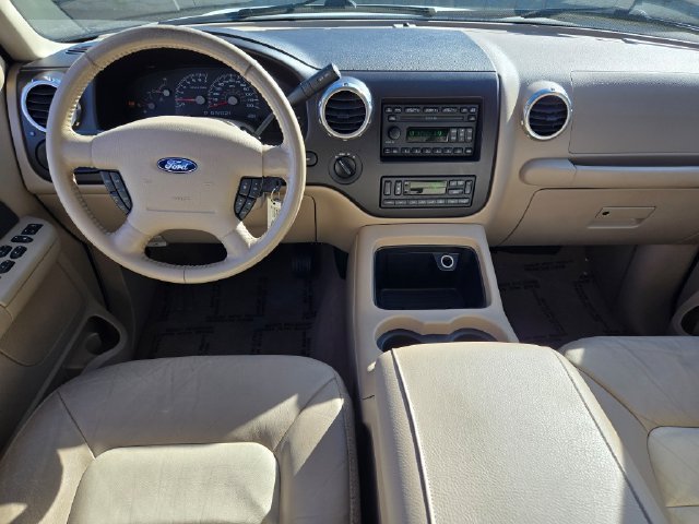Used 2004 White Ford Eddie Bauer image 24