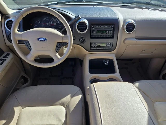 Used 2004 White Ford Eddie Bauer image 24