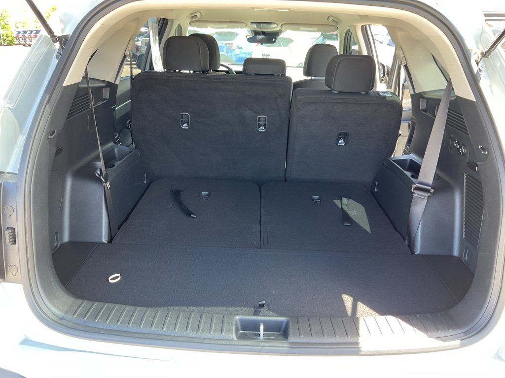 Used 2026 Ivory Silver Kia LX image 15