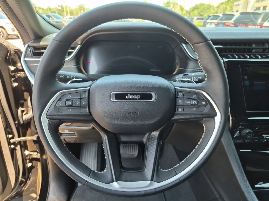 Used 2025 Black Jeep Altitude X image 11