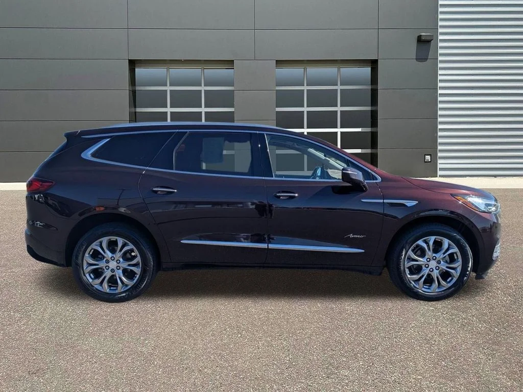 Used 2020 RICH GARNET METALLIC Buick Avenir image 4