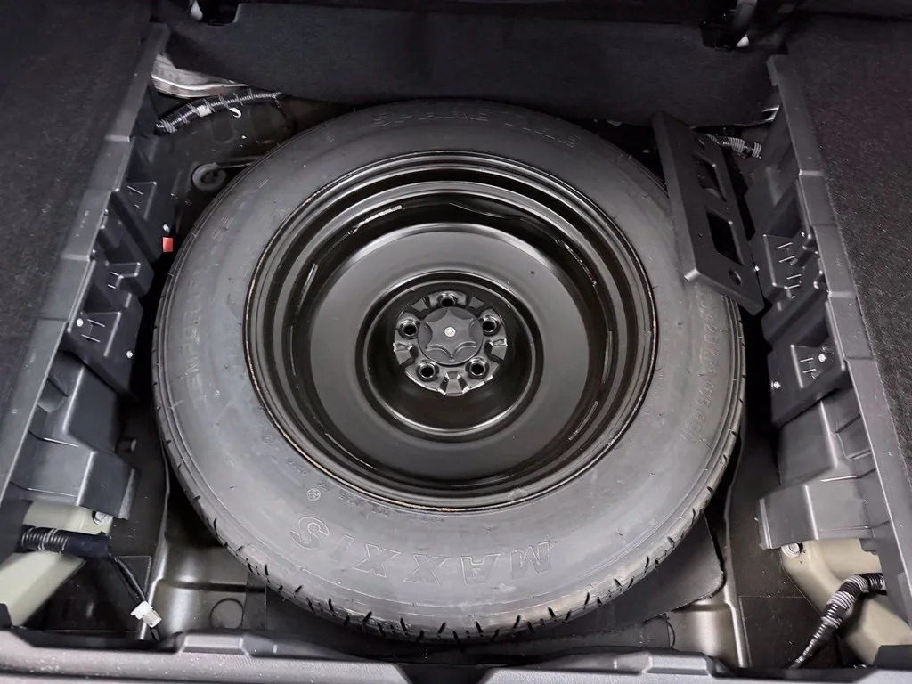Used 2019 Black Nissan S image 30