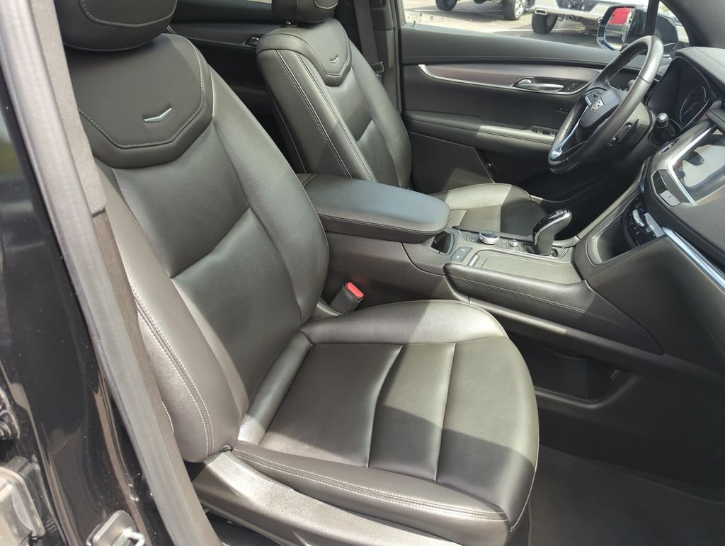 Used 2023 Black Cadillac Luxury image 39