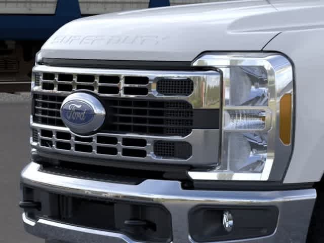New 2026 Oxford White Ford XLT image 17