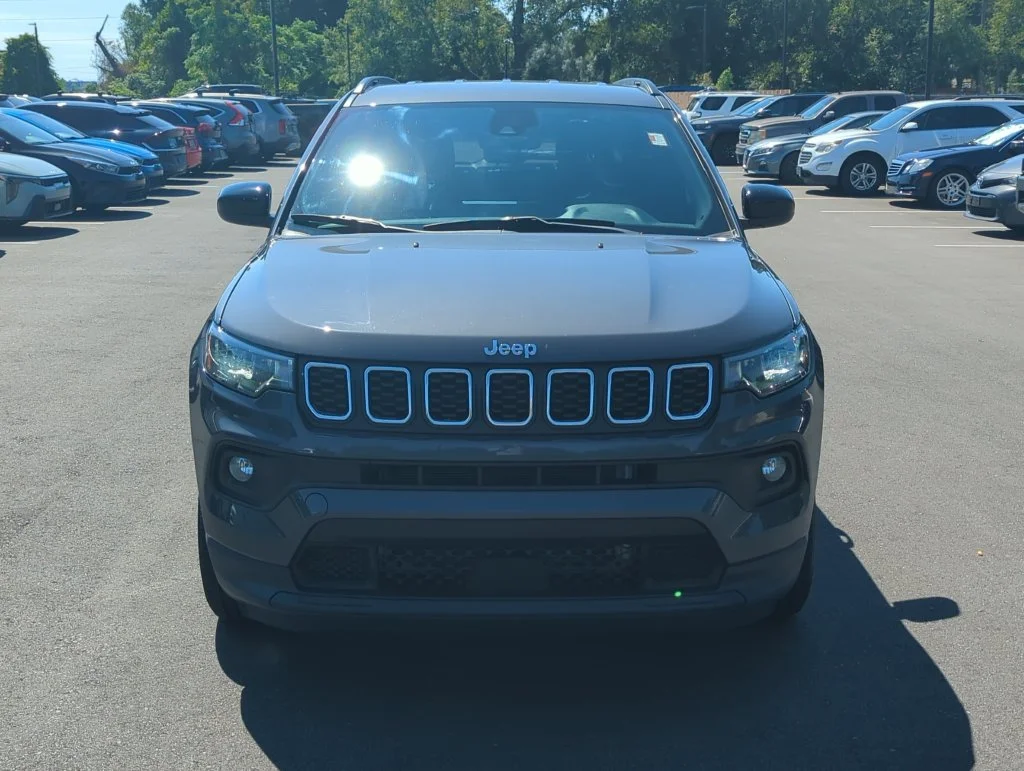 Used 2024 Gray Jeep Latitude image 10