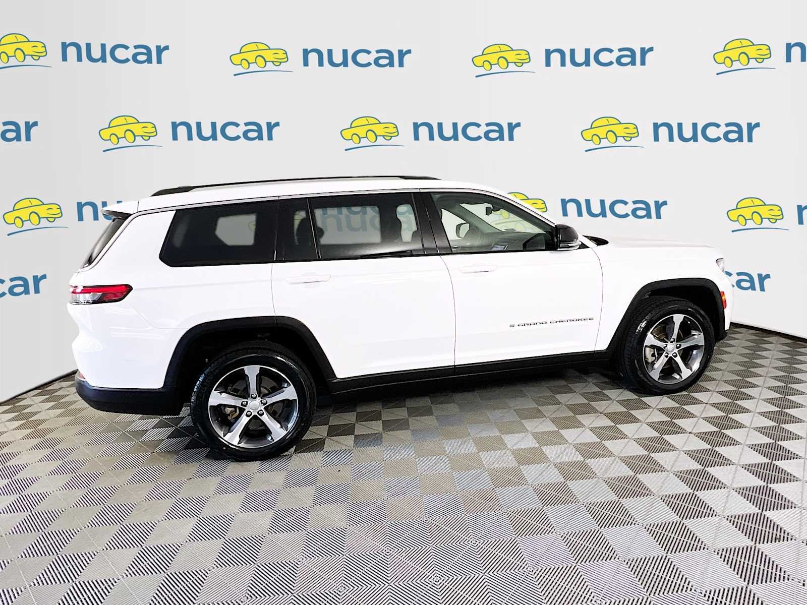 Used 2023 Bright White Clearcoat Jeep Limited image 8