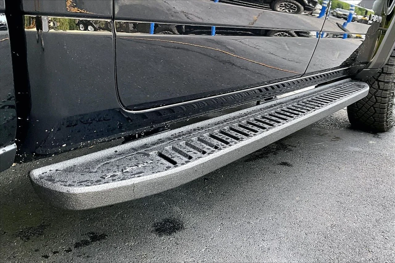 New 2026 Diamond Black Crystal Pearl-Coat Exterior Paint RAM RHO image 9