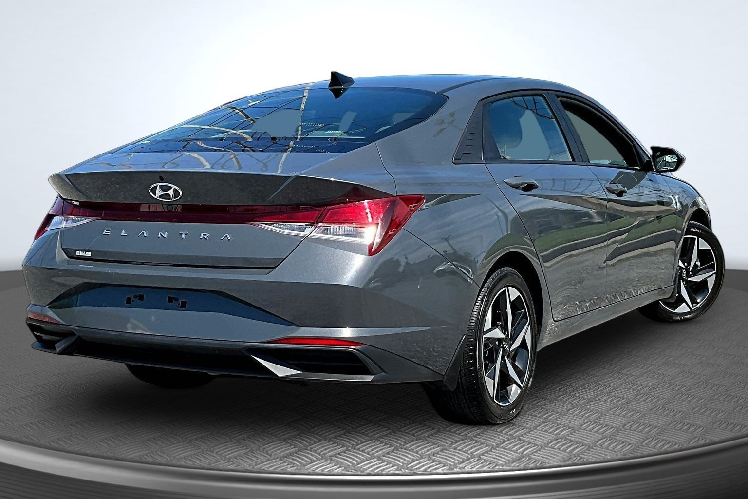 Used 2023 Gray Hyundai SEL image 5
