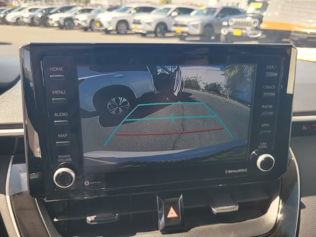 Used 2022 White Toyota LE image 21