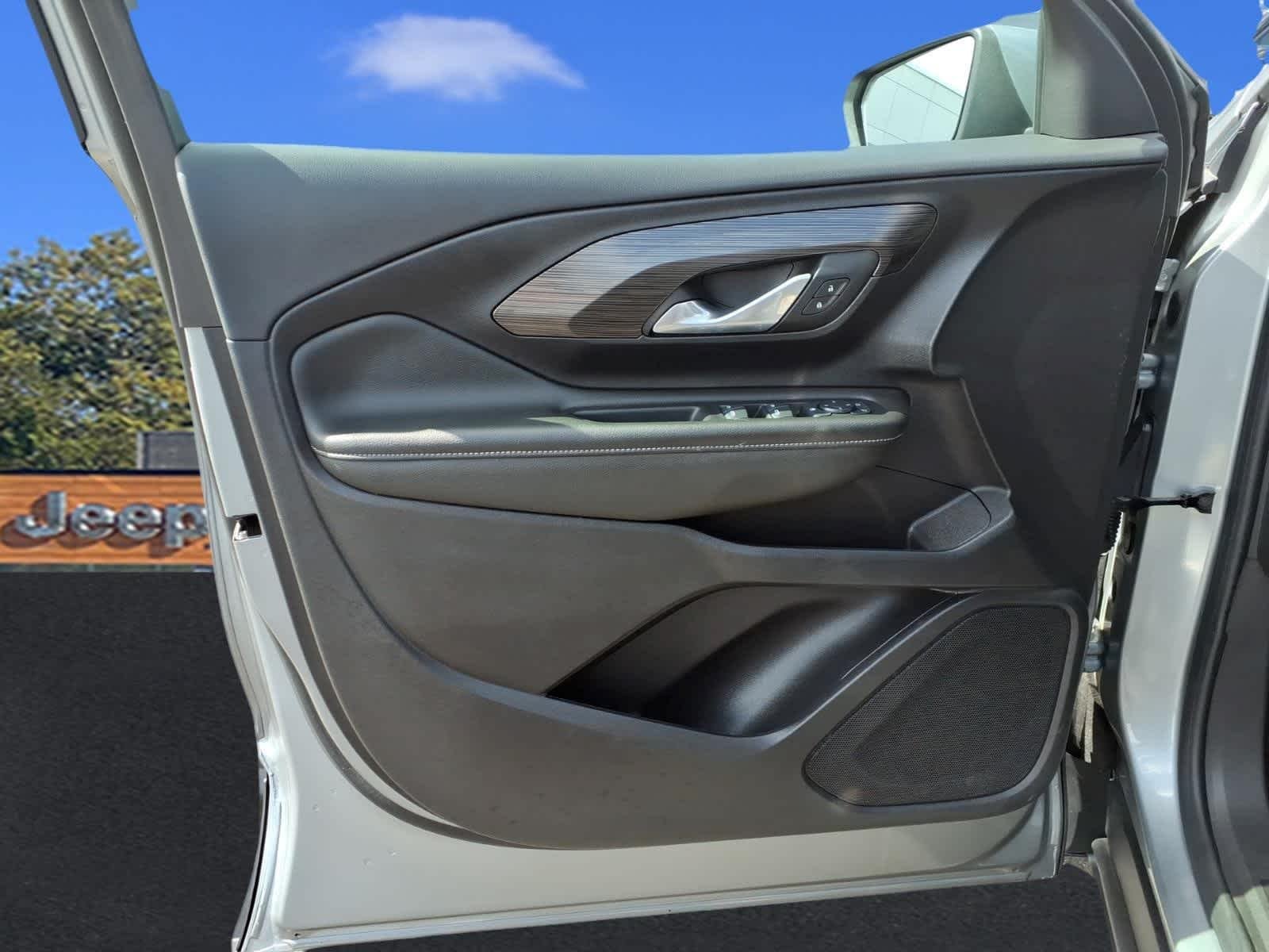 Used 2024 Sterling Metallic GMC SLE image 11
