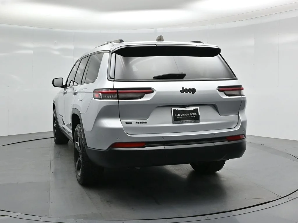 Certified Used 2021 Silver Jeep Altitude image 25