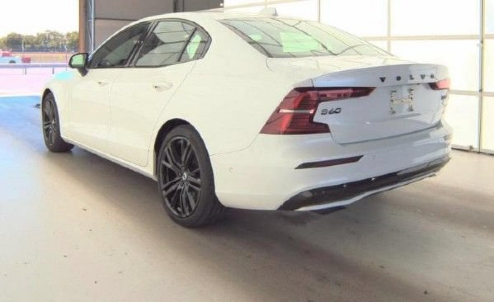 Used 2023 Crystal White Metallic Volvo Plus Black Edition image 5