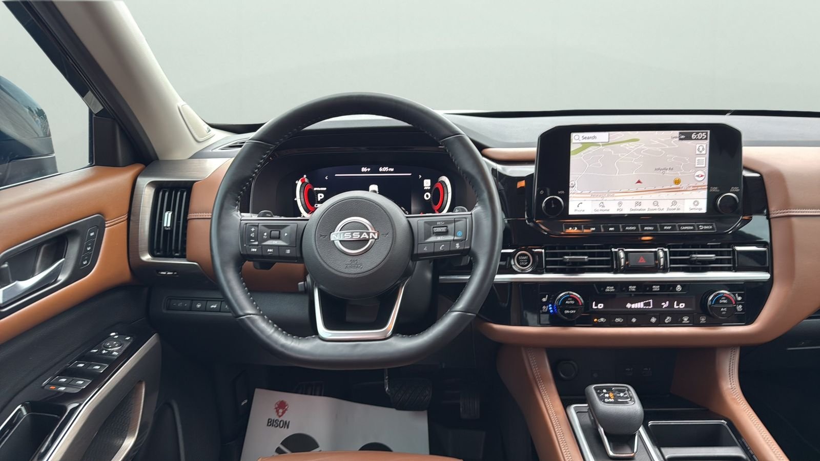 Used 2022 Black Nissan Platinum image 12