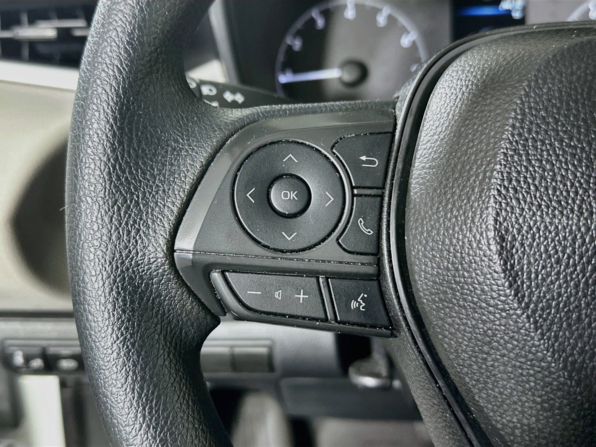 Certified Used 2025 Ice Toyota LE image 16
