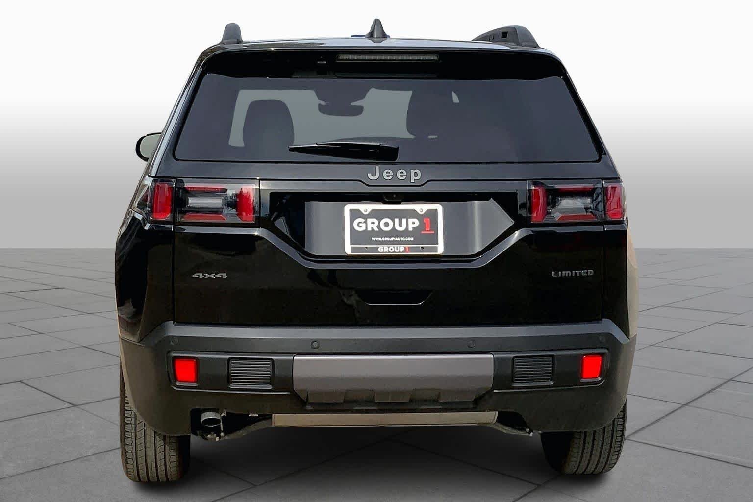 New 2026 Diamond Black Crystal Pearlcoat Jeep Limited image 4