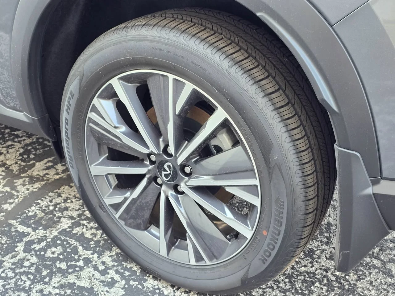 New 2027 GRAPHITE SHADOW INFINITI Luxe AWD image 9