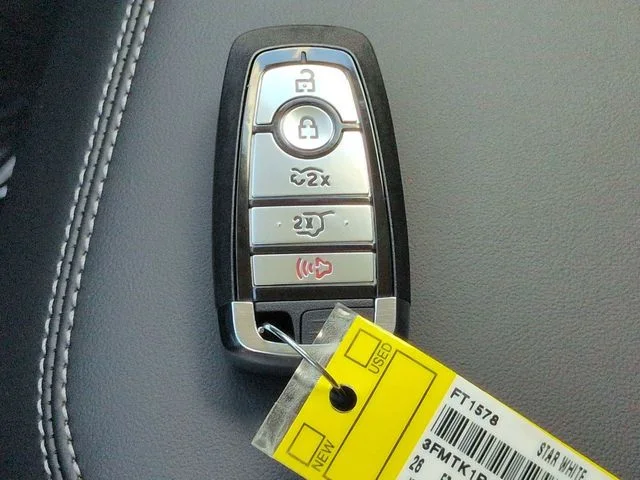 New 2026 Star White Metallic Tri-coat Ford Select image 28