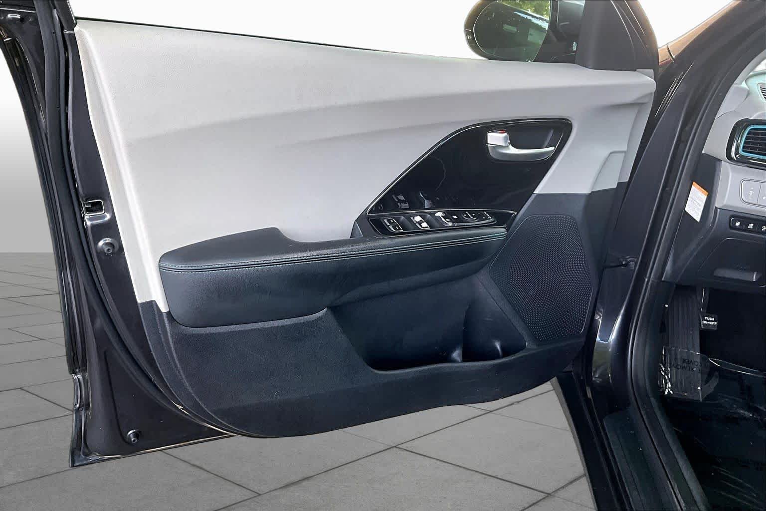 Used 2019 Platinum Graphite Kia EX image 21