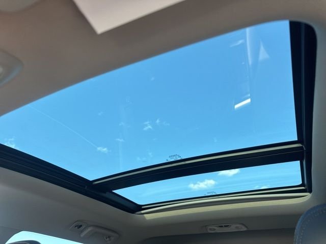 Used 2017 Blue Volvo T6 Dynamic image 20