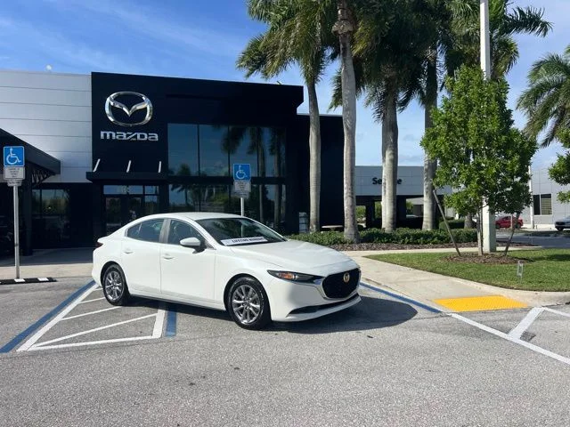 Used 2020 White Mazda  image 2