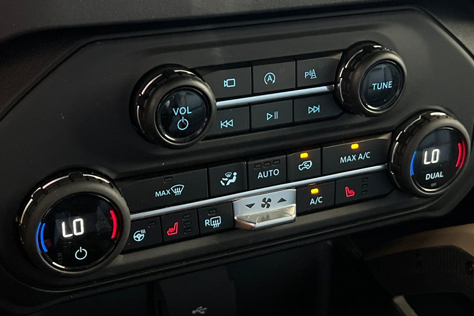 Used 2025 Gray Ford Badlands image 22