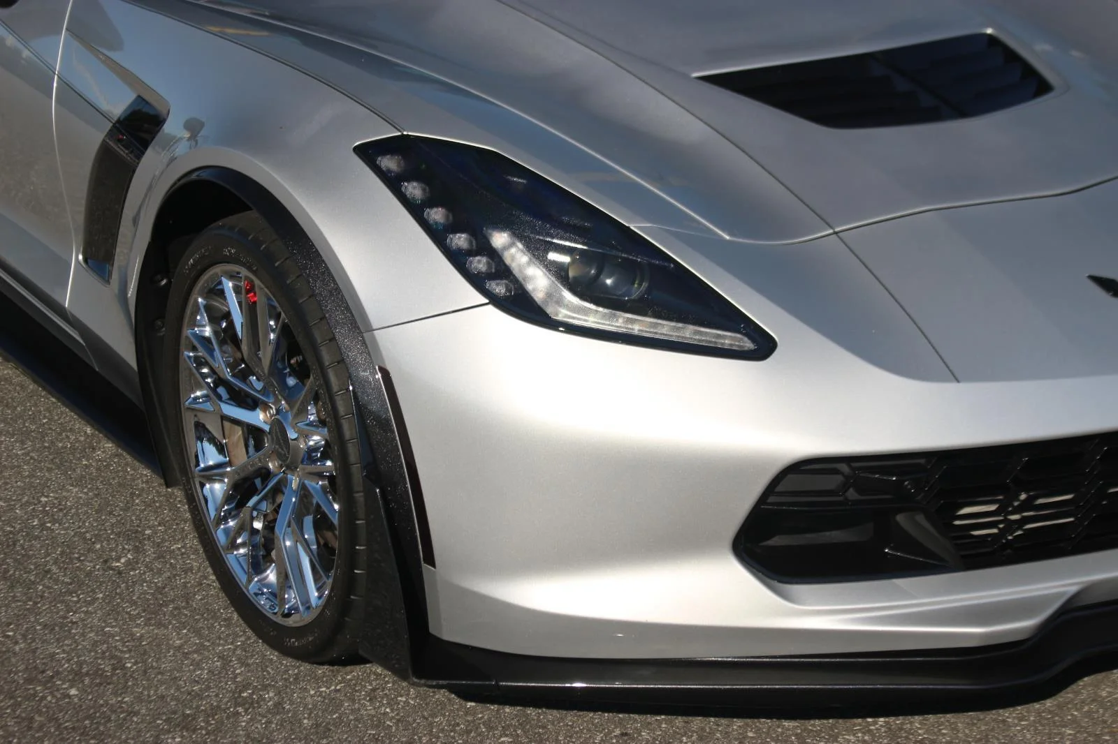 Used 2019 BLADE SILVER METALLIC Chevrolet Z06 2LZ image 9