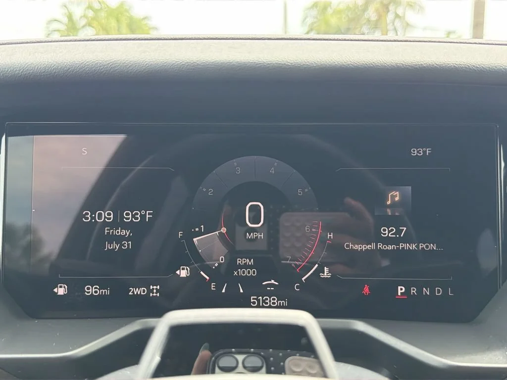 Used 2025 White Frost Tricoat GMC Denali image 17