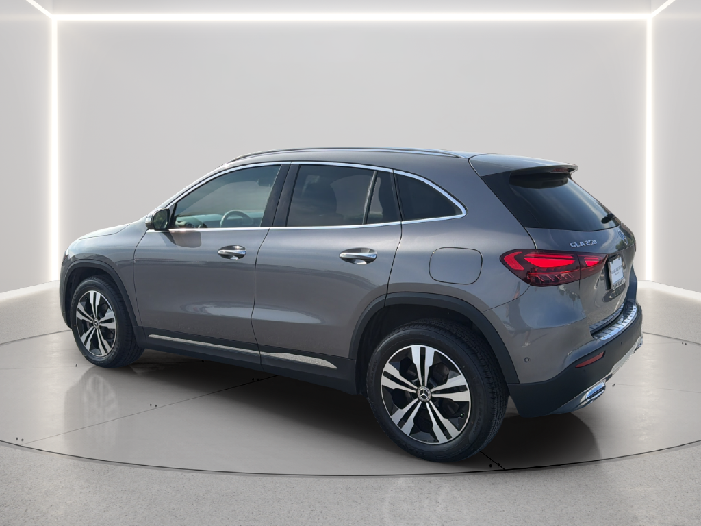 Used 2025 Mountain Gray Metallic Mercedes-Benz GLA 250 image 14