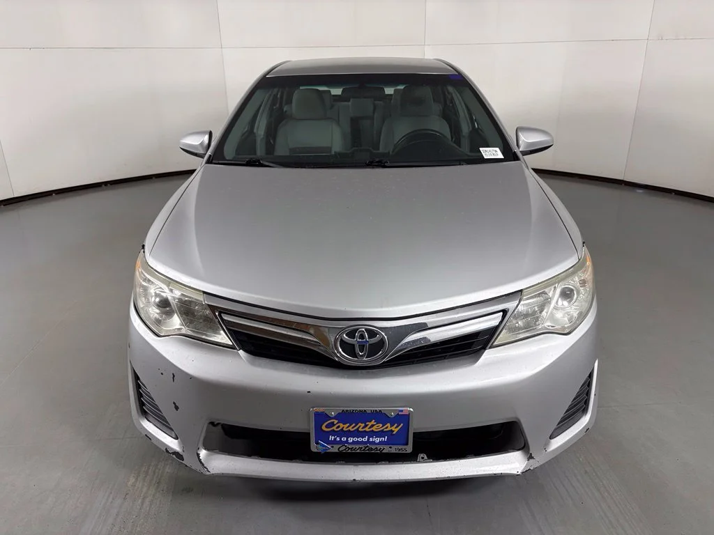 Used 2014 Silver Toyota LE image 3