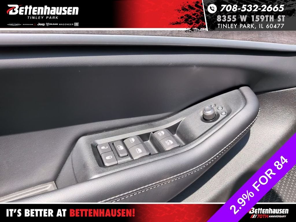 New 2026 Diamond Black Crystal Pearl-Coat Exterior Paint Jeep Altitude image 17