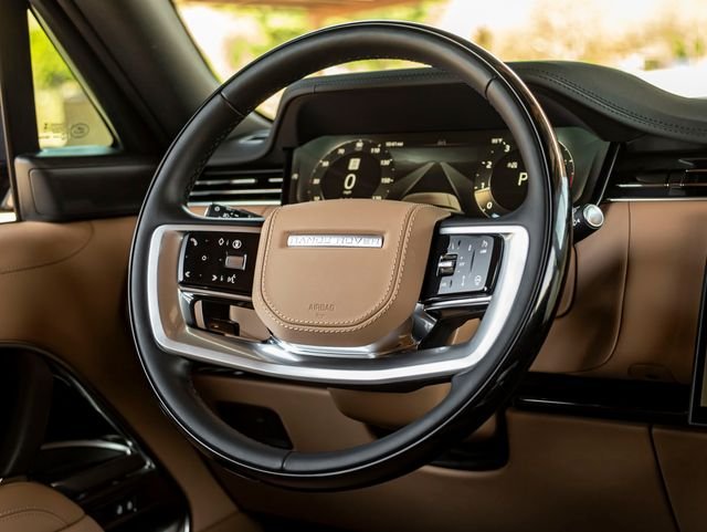 Certified Used 2025 British Racing Green SV Bespoke Ultra Met Gloss Land Rover SE image 19