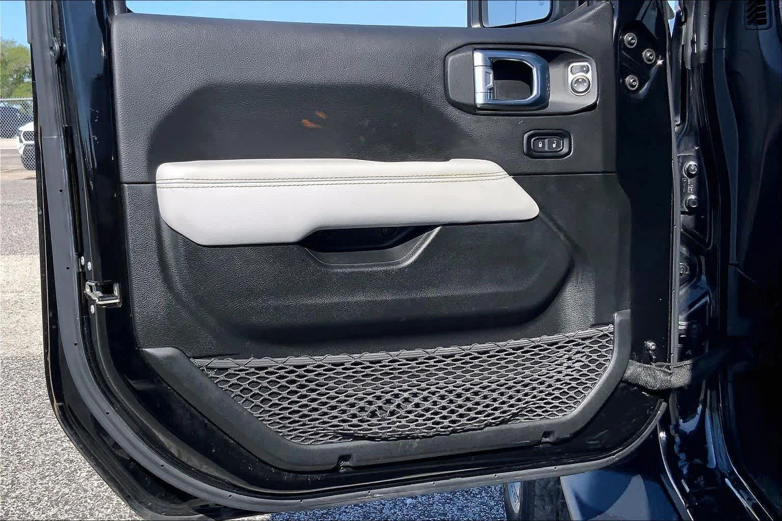 Used 2022 Black Clear Coat Jeep High Altitude image 21