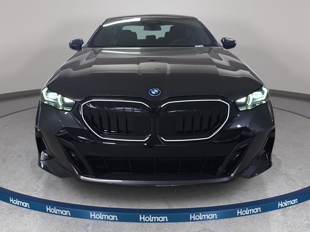 New 2027 Dark Graphite Metallic BMW 550e xDrive image 2