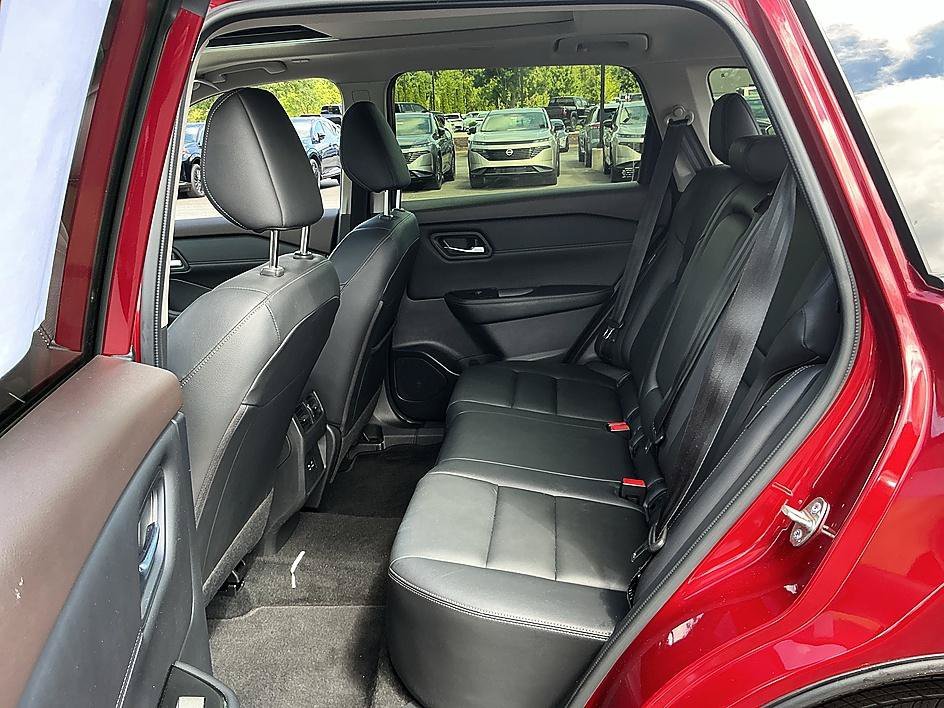 Used 2023 Scarlet Ember Tintcoat Nissan SL image 24