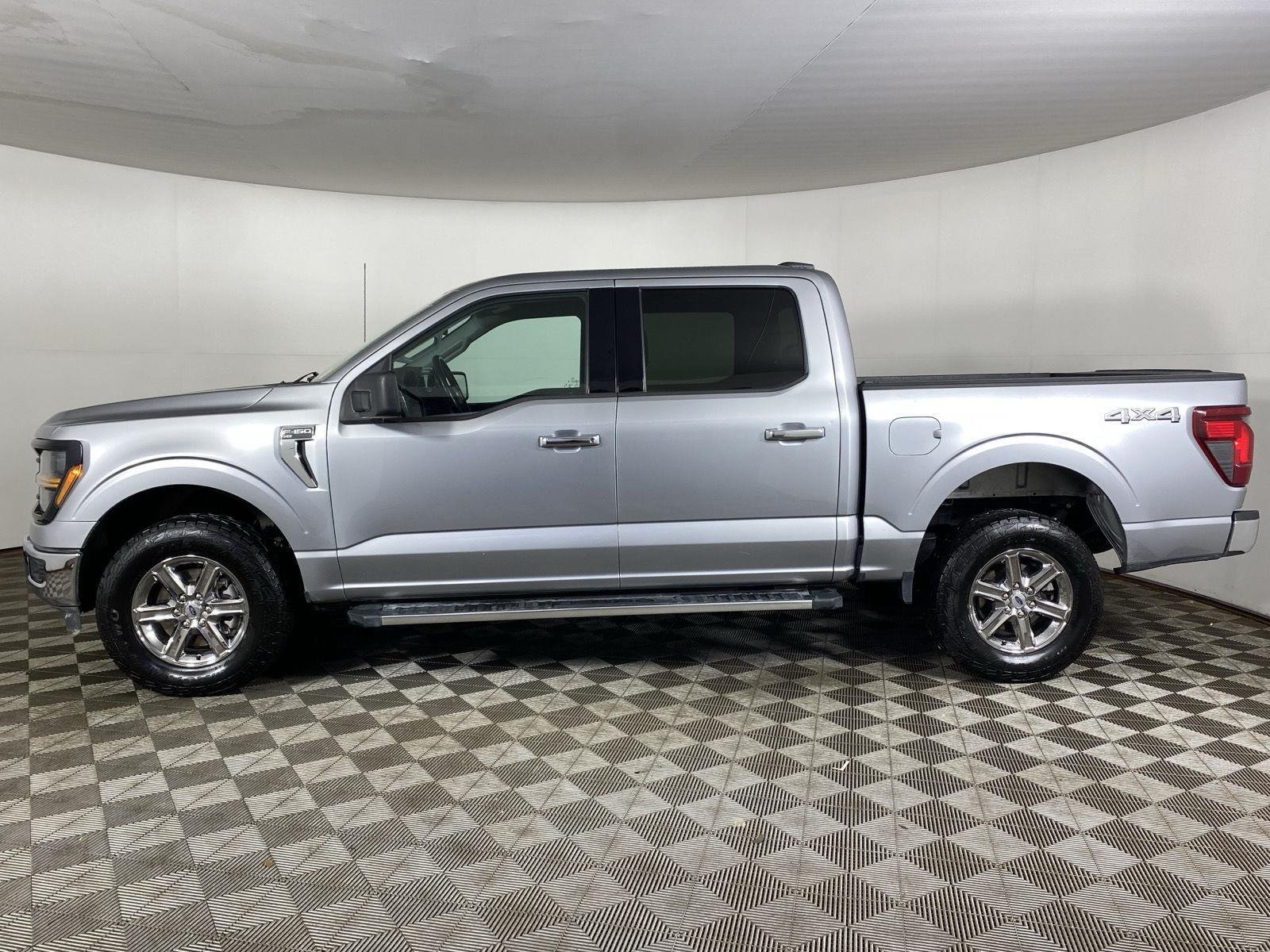 Used 2025 Iconic Silver Ford XLT image 4