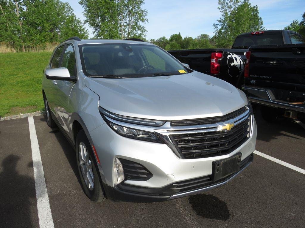 Used 2022 Silver Ice Metallic Chevrolet LT image 3