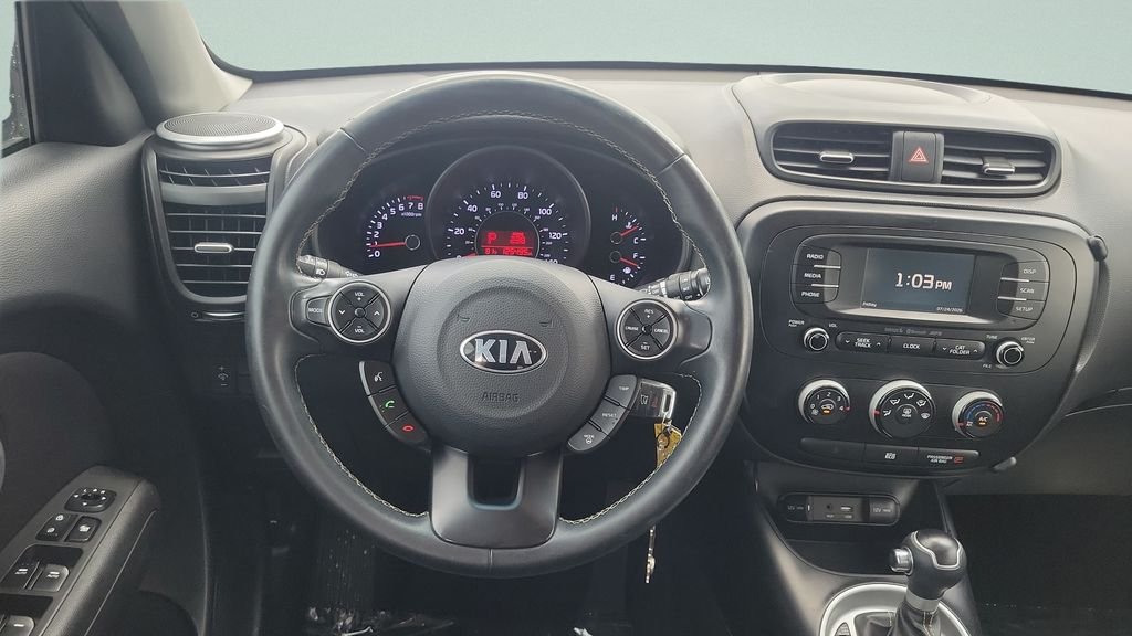 Used 2016 Blue Kia Plus image 12