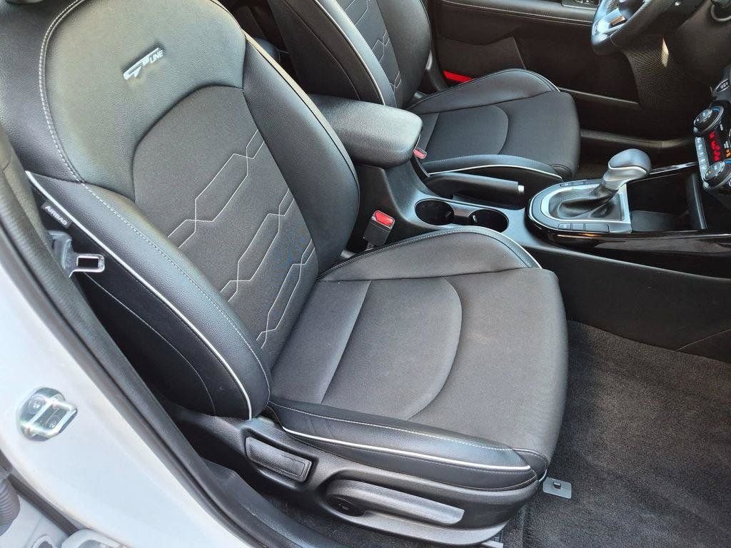 Used 2023 White Kia GT-Line image 25